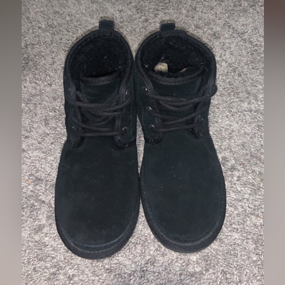 UGGS - Picture 2 of 6